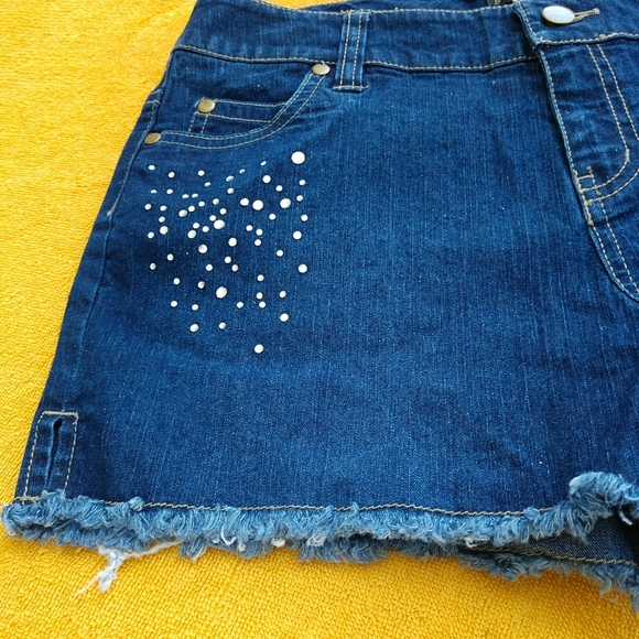 ❤️‍🔥Jean Shorts Platinum Edge Blue Rhinestones Juniors NWOT - Picture 4 of 11